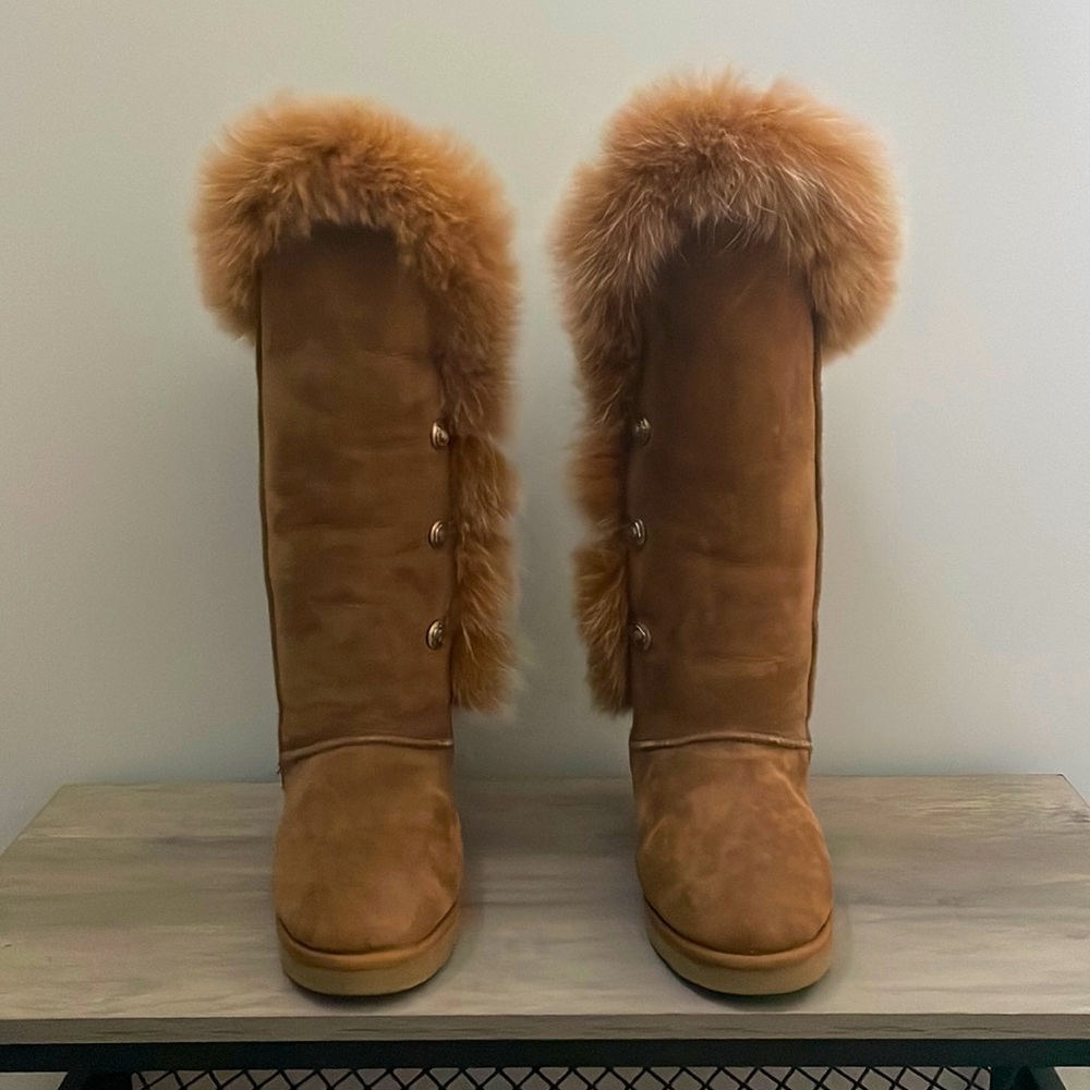 Luxuriant Brown Australia Luxe Collective tall Uggs. Size 6